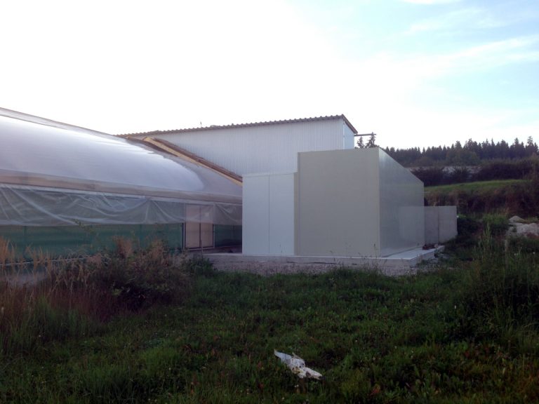 ammonia air cleaning system for agriculture